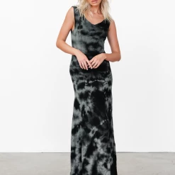 Red Berry Dresses Addison Maxi Dress (Black)