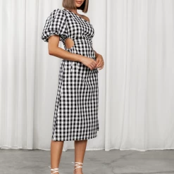 Reverse On Vacation Midi Dress (Black) Dresses