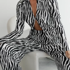 Into Fashion Keesha Plisse Top (Zebra)